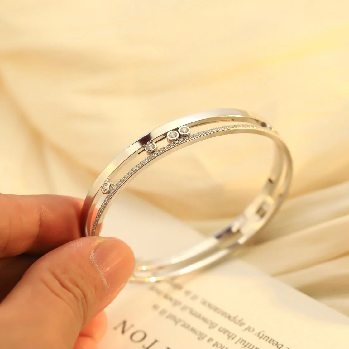 [⭐Glow]Move Romane Diamond Bangle Bracelet