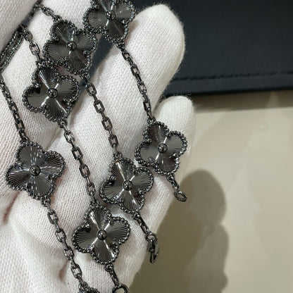 [⭐Glow]CLOVER 5 MOTIF BLACK BRACELET