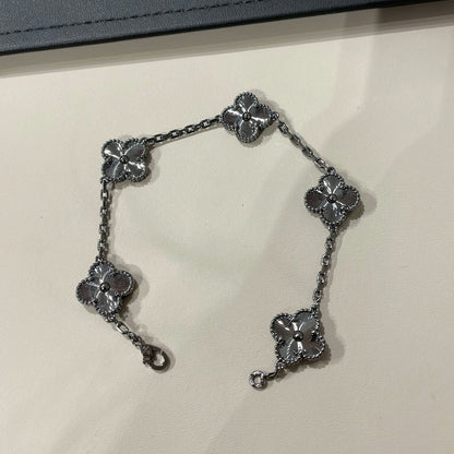[⭐Glow]CLOVER 5 MOTIF BLACK BRACELET