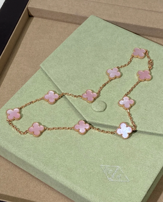 [⭐Glow Jewellery] Pink Necklace with Ten Clover Designs