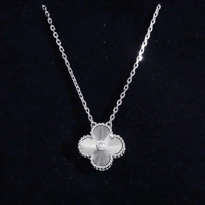 [⭐Glow]CLOVER  15MM DIAMOND LASER NECKLACE SILVER