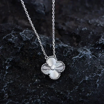 [⭐Glow]CLOVER  15MM DIAMOND LASER NECKLACE SILVER