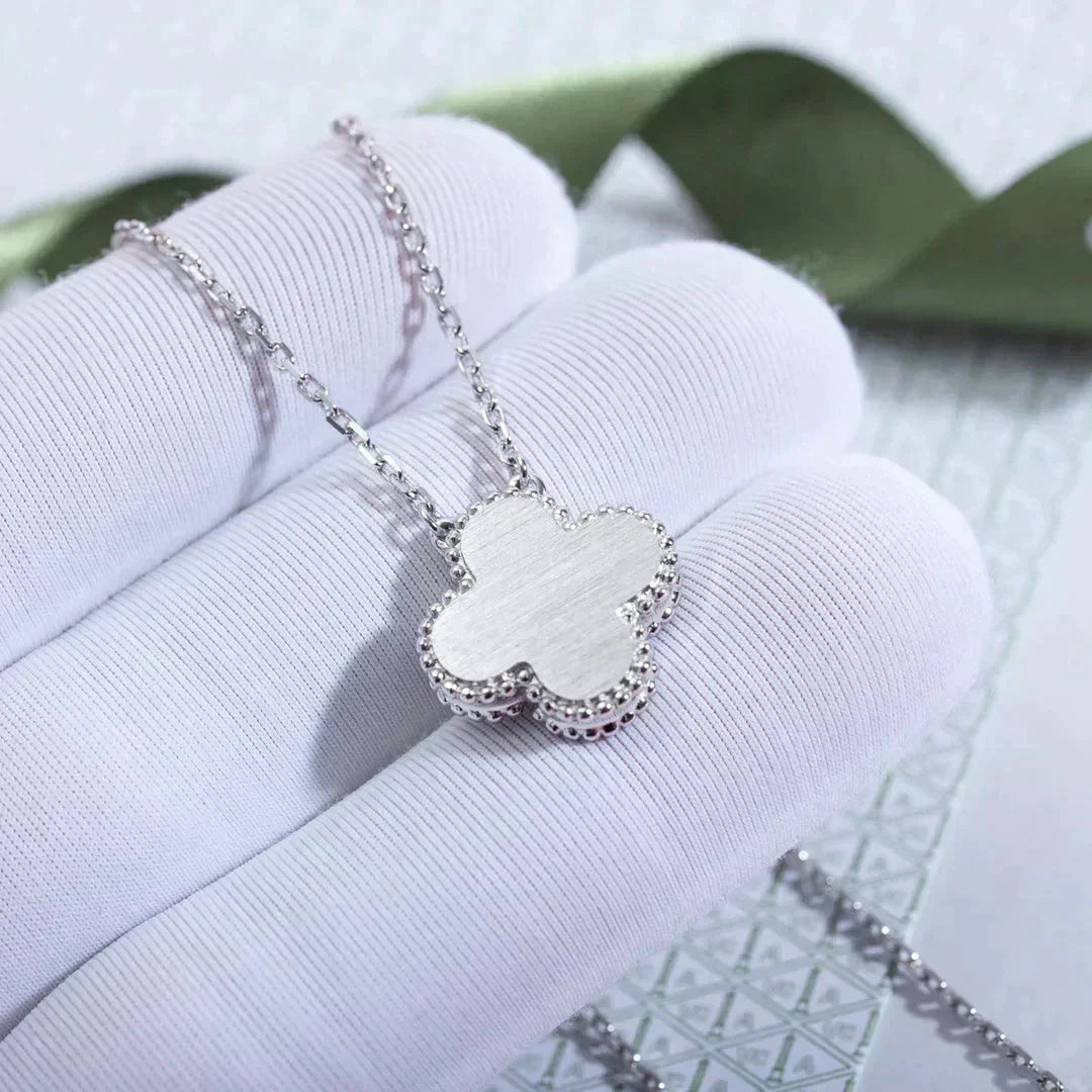 [⭐Glow]CLOVER  15MM DIAMOND LASER NECKLACE SILVER