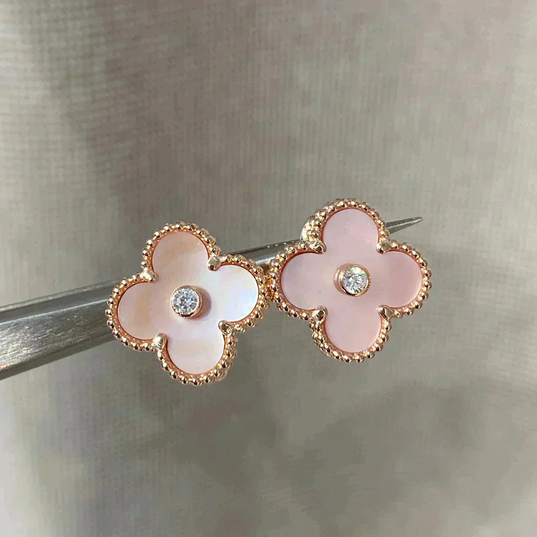 [⭐Glow]CLOVER MEDIUM 1 MOTIFS  PINK MOP DIAMOND EARRINGS