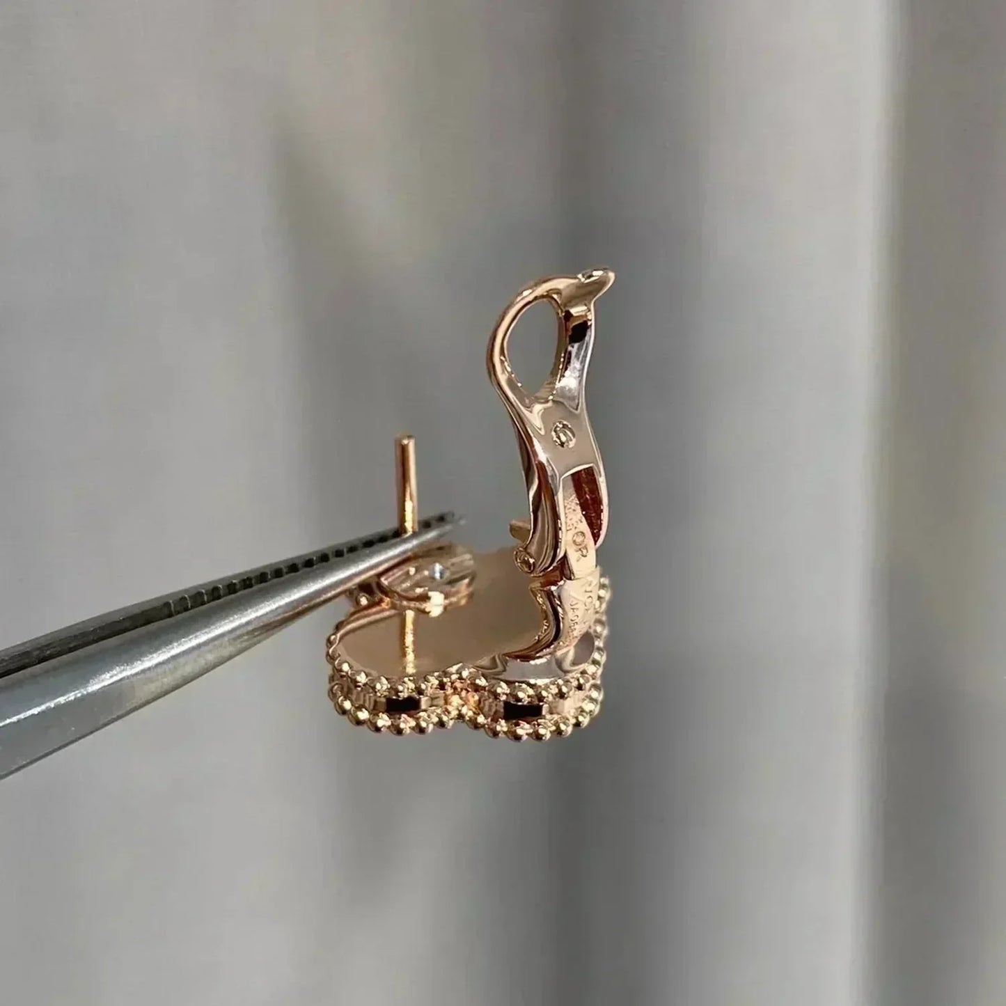 [⭐Glow]CLOVER MEDIUM 1 MOTIFS  PINK MOP DIAMOND EARRINGS