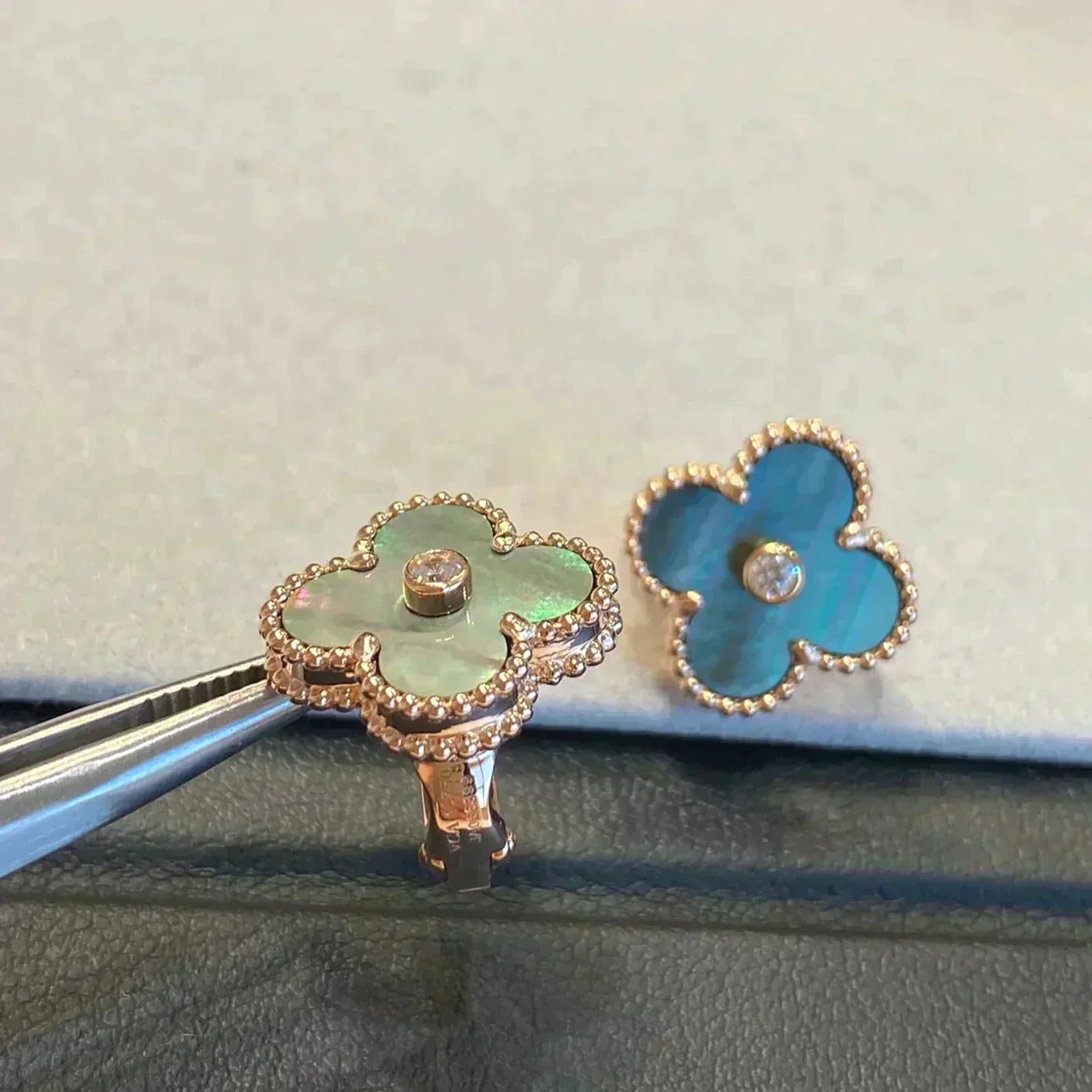 [⭐Glow]CLOVER MEDIUM 1 MOTIFS GRAY MOP  DIAMOND EARRINGS