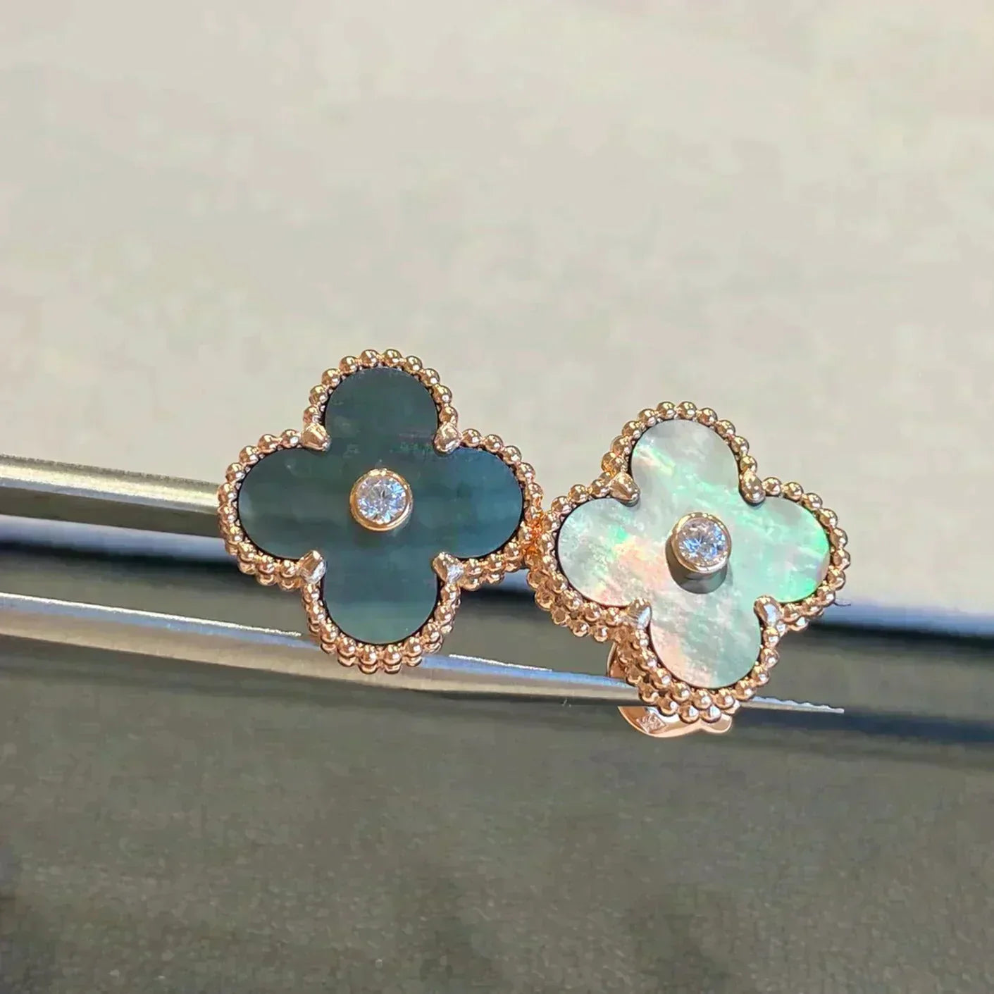 [⭐Glow]CLOVER MEDIUM 1 MOTIFS GRAY MOP  DIAMOND EARRINGS