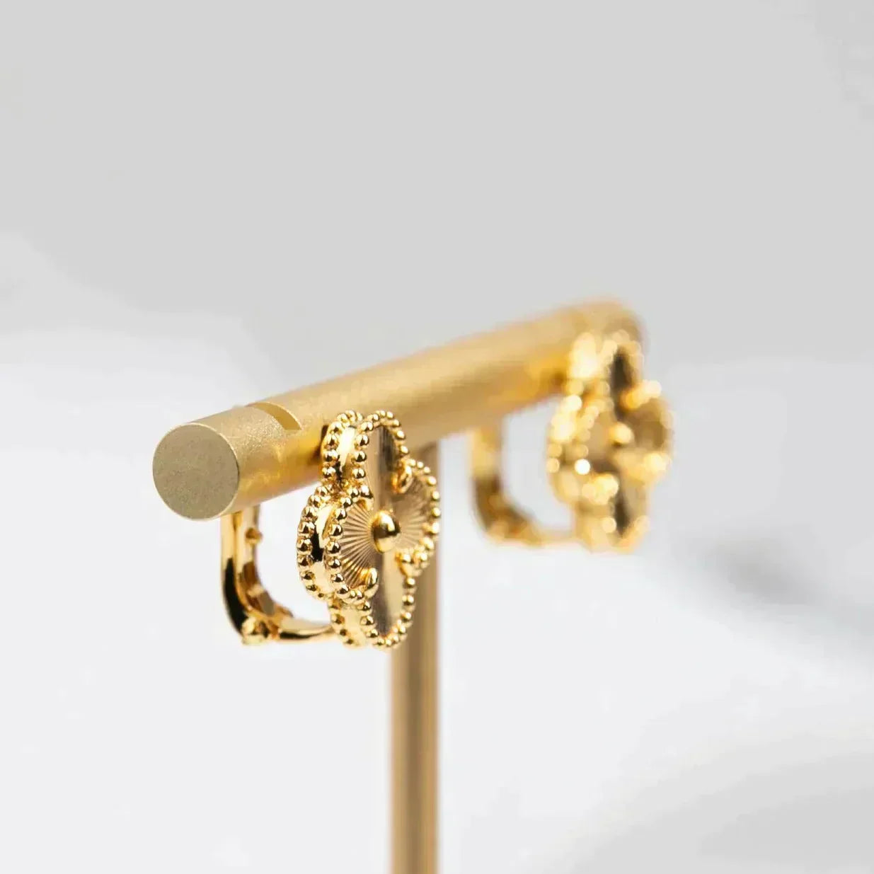 [⭐Glow]CLOVER MEDIUM 1 MOTIFS LASER EARRINGS