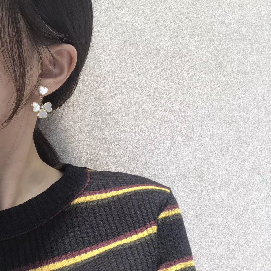 [⭐Glow]CLOVER SWEET WHITE MOP EARRINGS