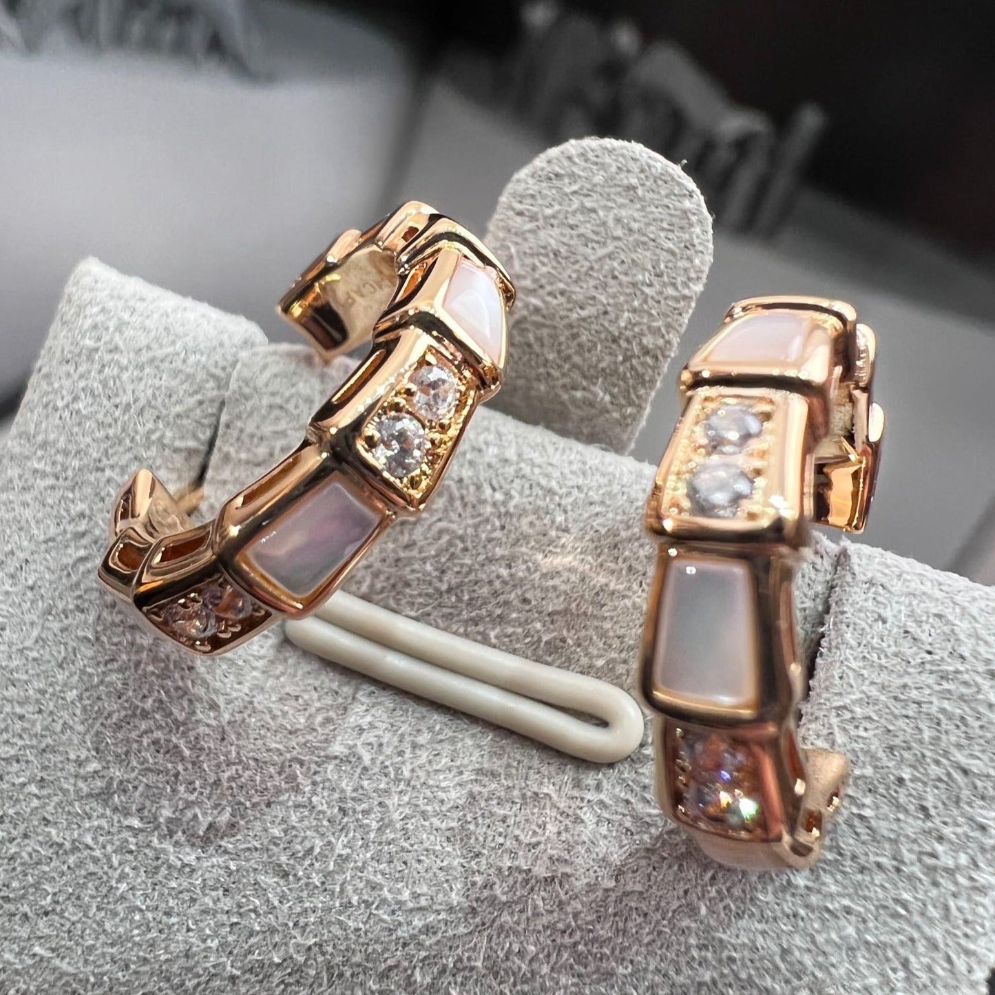 [⭐Glow]SERPENTI MOP PINK GOLD EARRINGS