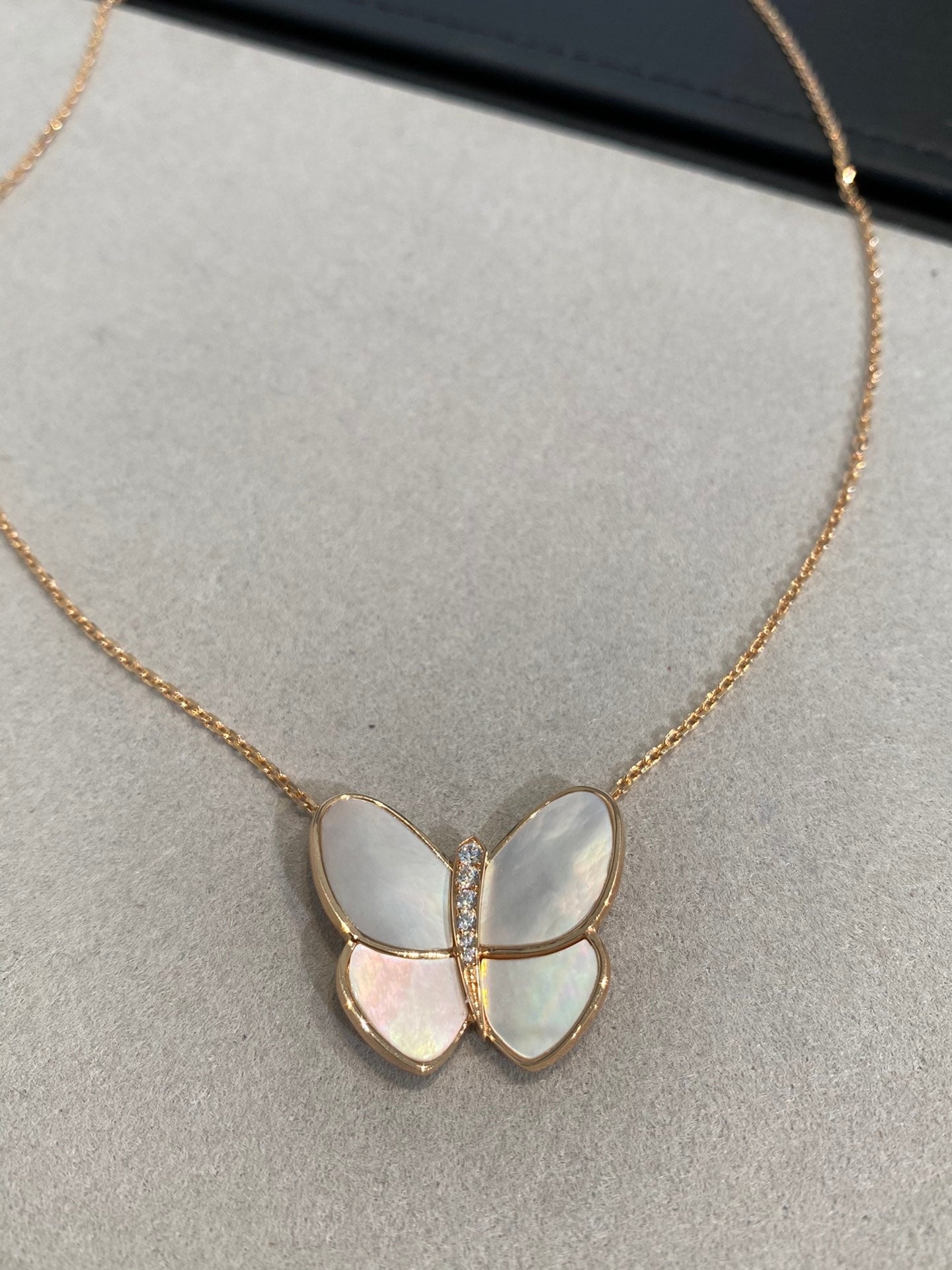 [⭐Glow]BUTTERFLY GOLD MOP DIAMOND NECKLACE