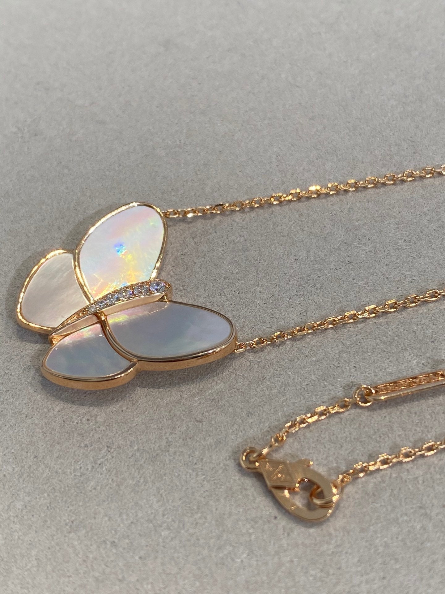 [⭐Glow]BUTTERFLY GOLD MOP DIAMOND NECKLACE