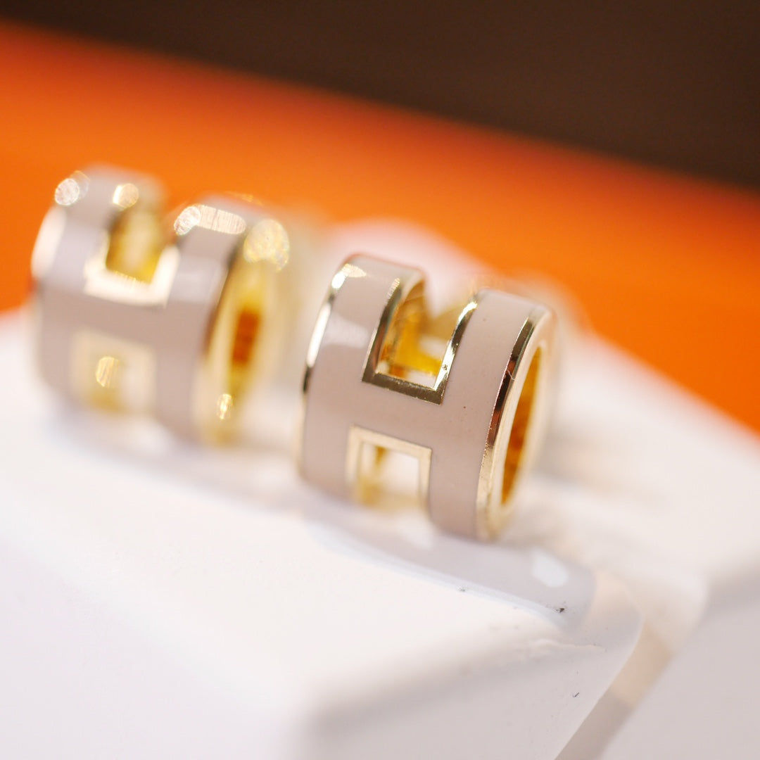 [⭐Glow]MINI POP H GOLD EARRINGS GREY