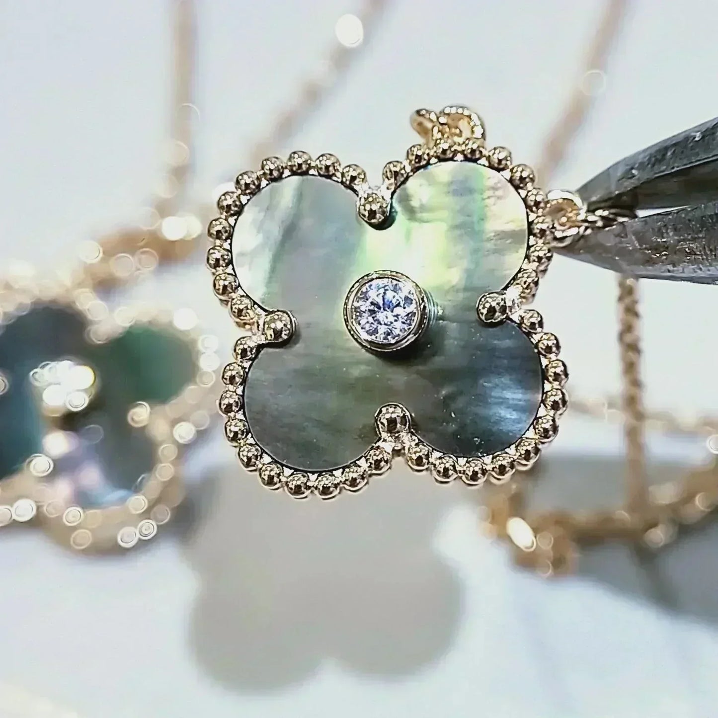 [⭐Glow]CLOVER 15MM DIAMOND AND MOTHER-OF-GREY NECKLACE