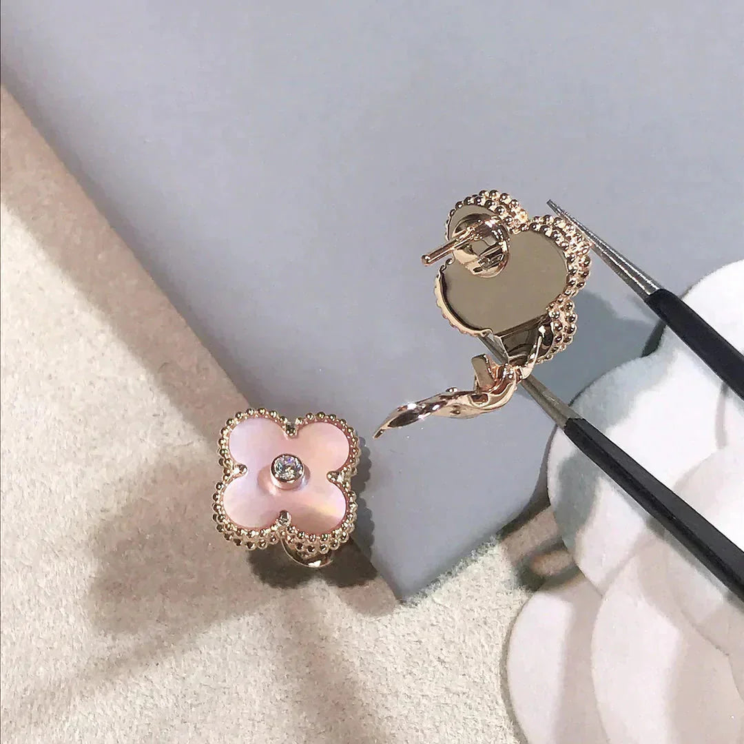 [⭐Glow]CLOVER MEDIUM 1 MOTIFS  PINK MOP DIAMOND EARRINGS