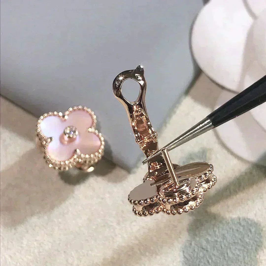 [⭐Glow]CLOVER MEDIUM 1 MOTIFS  PINK MOP DIAMOND EARRINGS