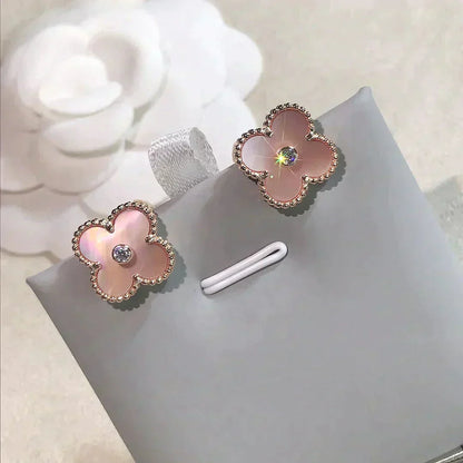 [⭐Glow]CLOVER MEDIUM 1 MOTIFS  PINK MOP DIAMOND EARRINGS