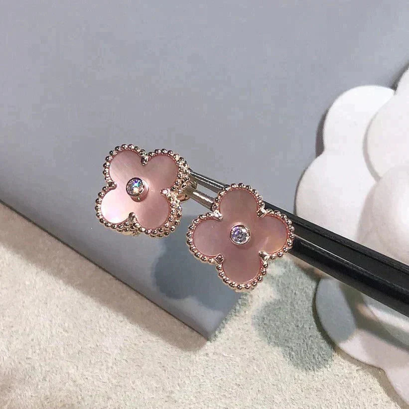 [⭐Glow]CLOVER MEDIUM 1 MOTIFS  PINK MOP DIAMOND EARRINGS