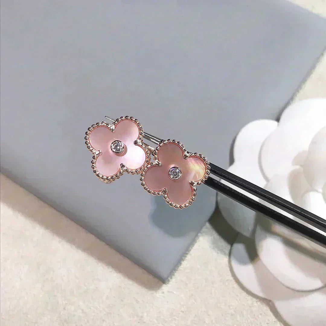 [⭐Glow]CLOVER MEDIUM 1 MOTIFS  PINK MOP DIAMOND EARRINGS