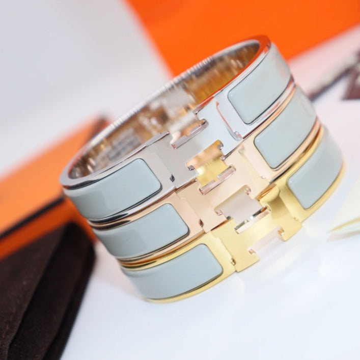 [⭐Glow]H LIGHT BLUE BRACELET