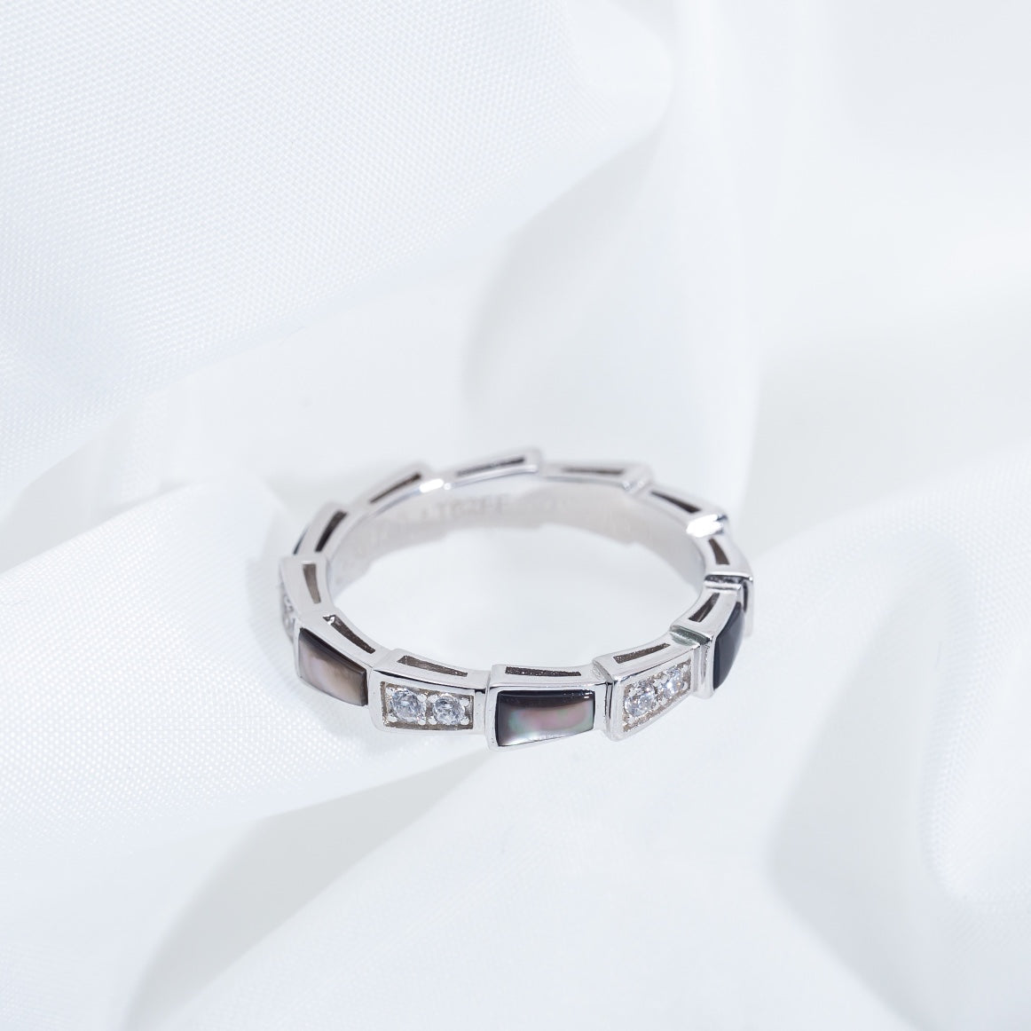 [⭐Glow]SERPENTI RING SILVER  DIAMOND BLACK MOP 3MM