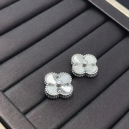 [⭐Glow]CLOVER MINI 9.5MM LASER EARRINGS