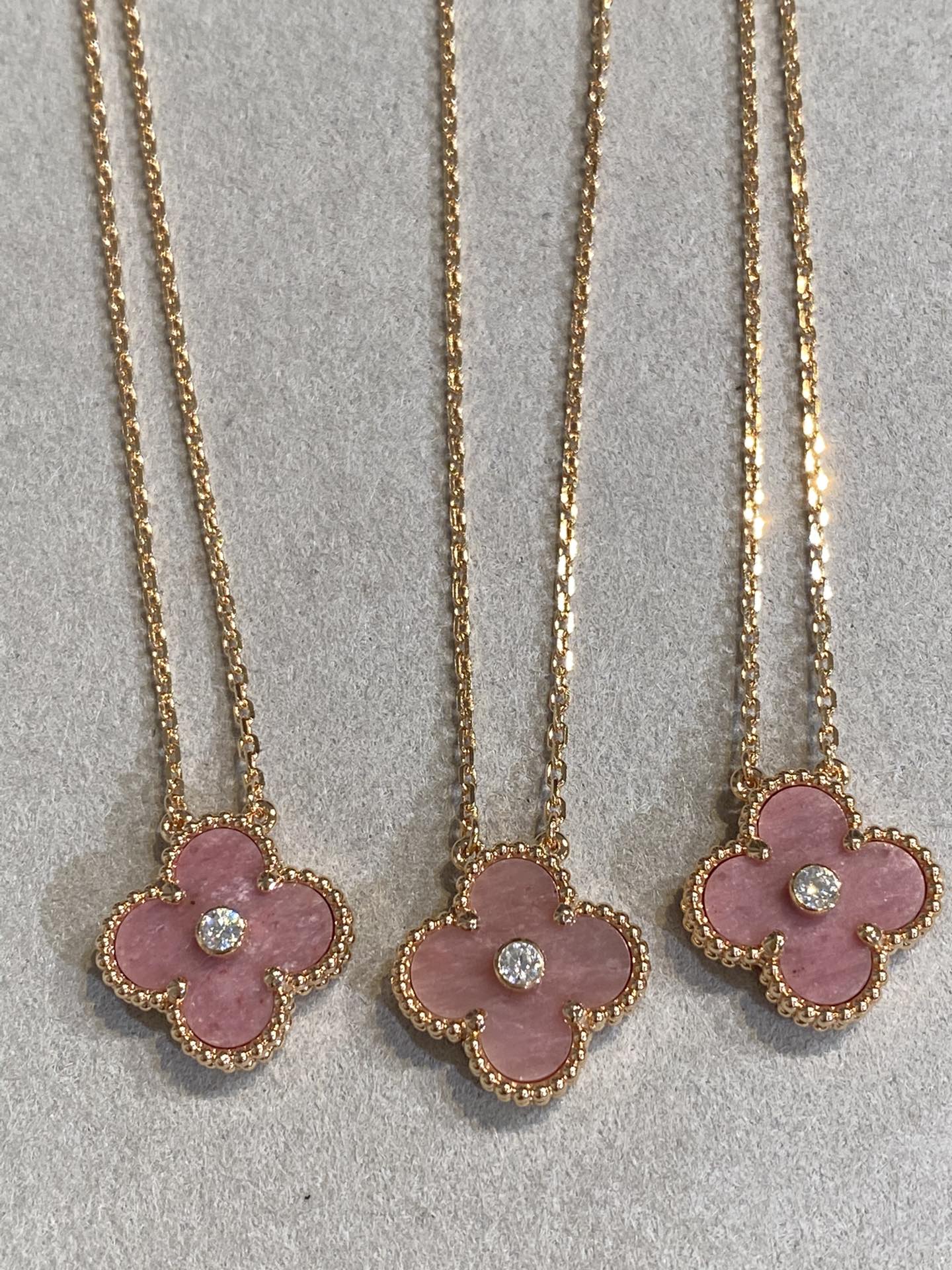 [⭐Glow]CLOVER 15MM DIAMOND RHODONITE NECKLACE