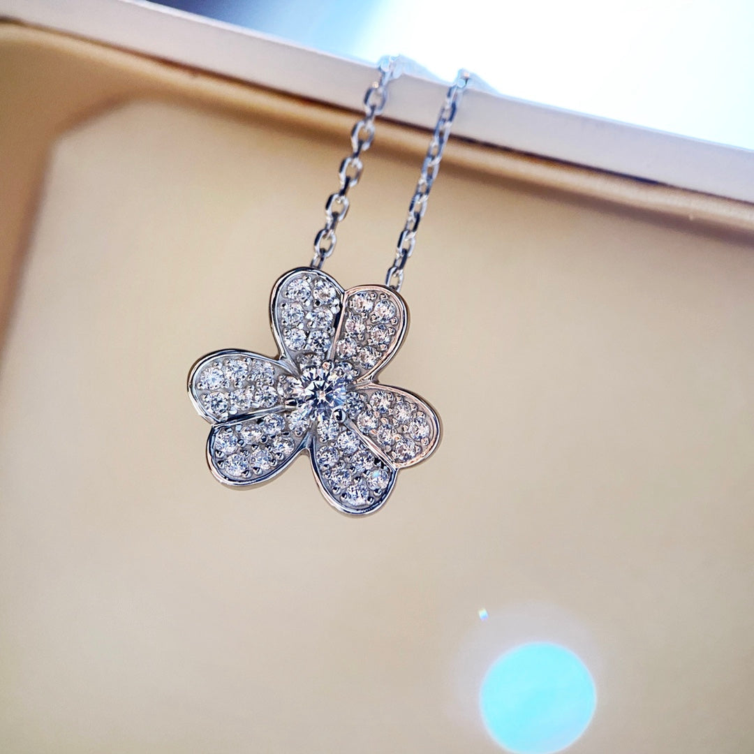[⭐Glow]CLOVER DIAMOND NECKLACE SILVER
