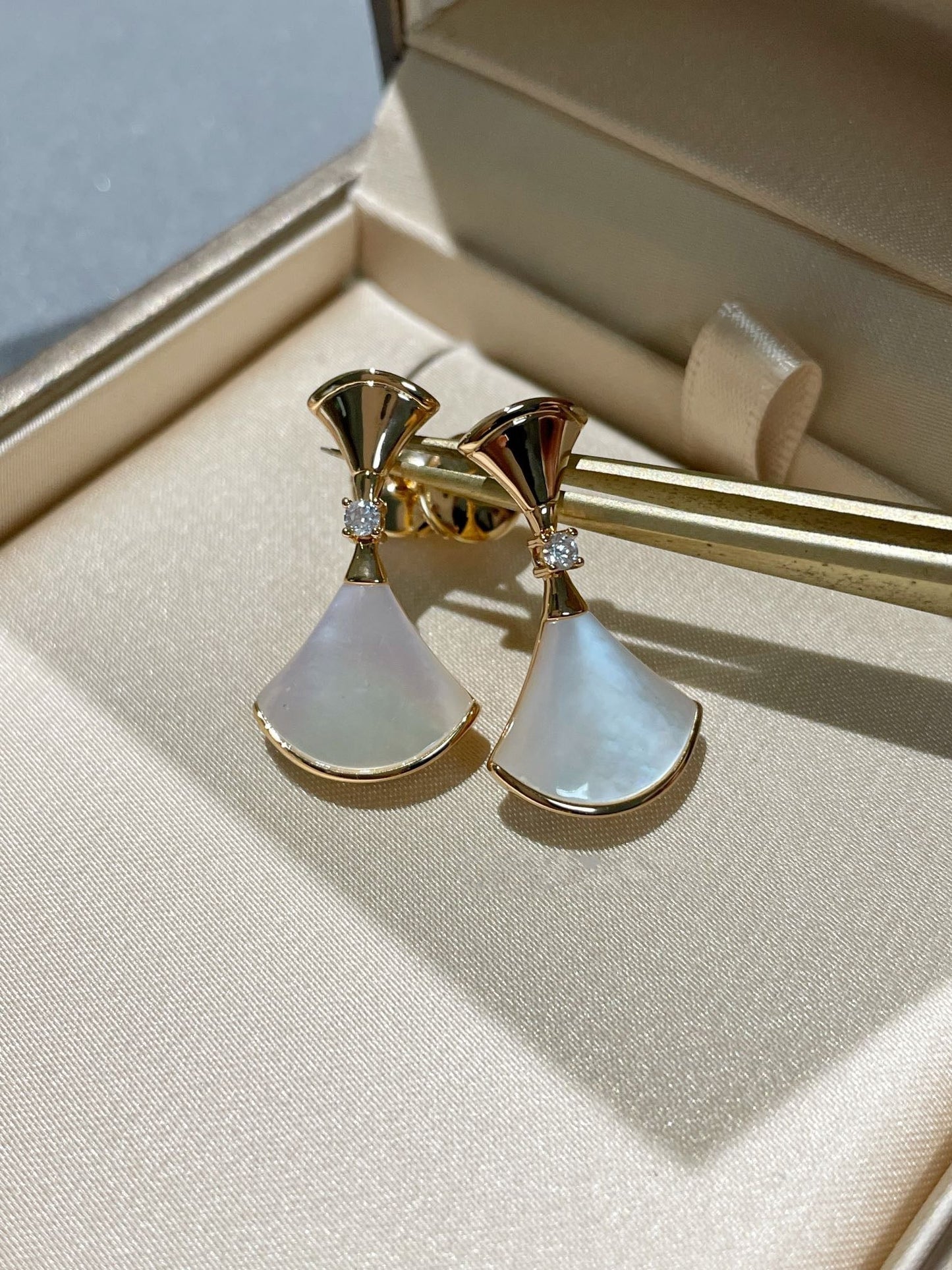 [⭐Glow]DREAM MOP 1 DIAMOND EARRINGS