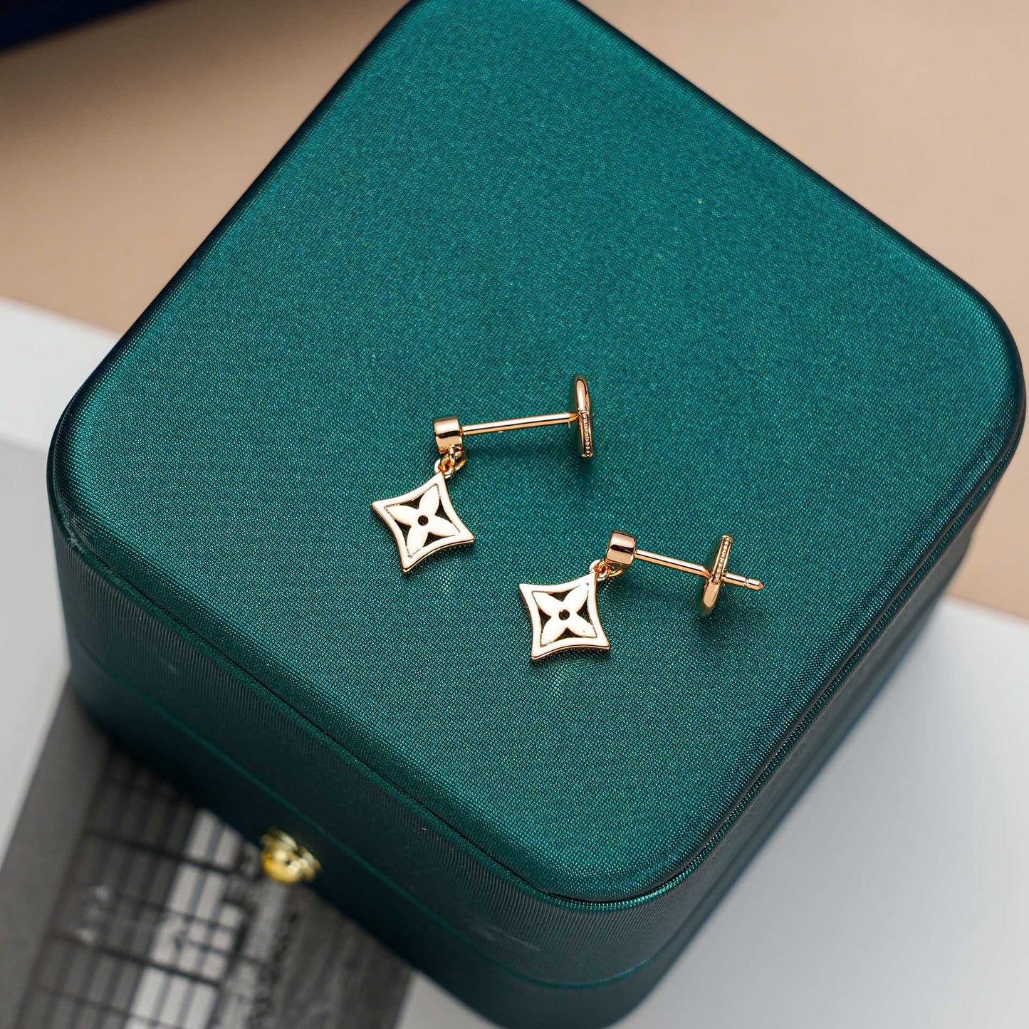 [⭐Glow]STAR EARRINGS GOLD
