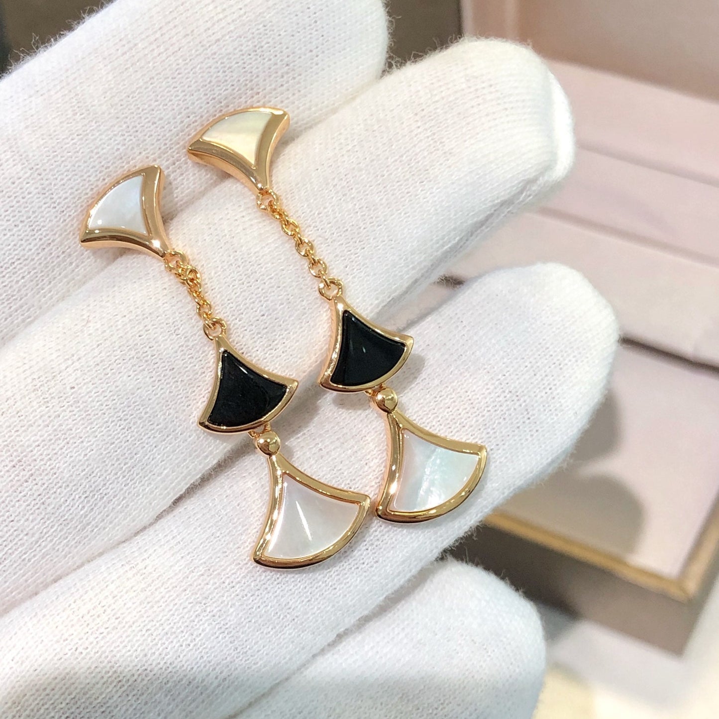 [⭐Glow]DREAM EARRINGS 3 MOTIFS ONYX MOP PINK GOLD