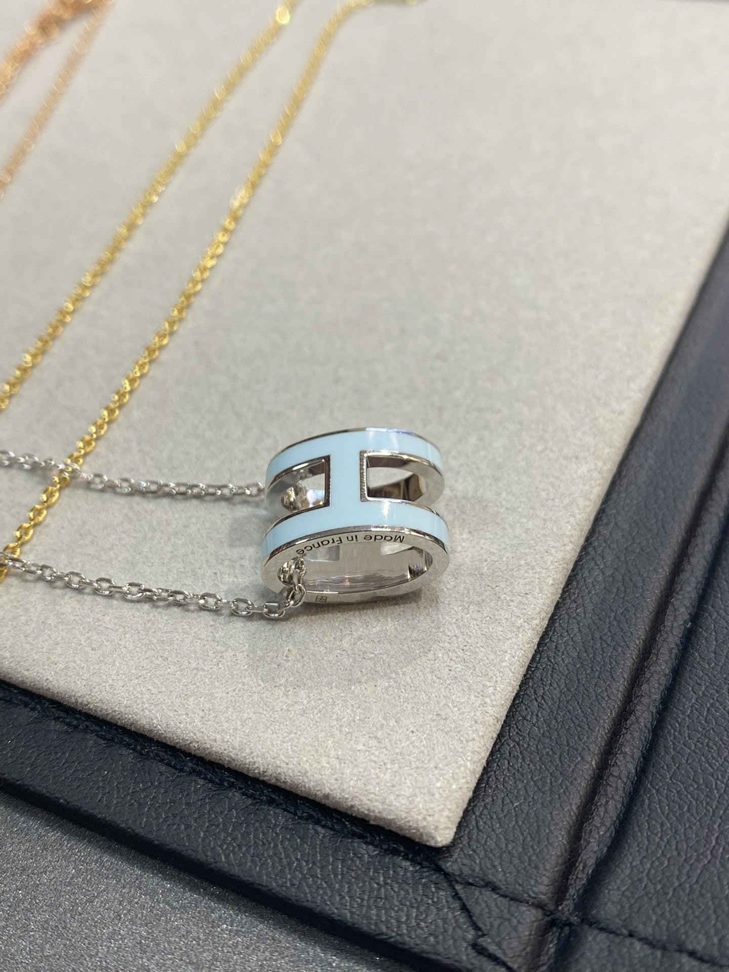 [⭐Glow]POP H LIGHT BLUE NECKLACE