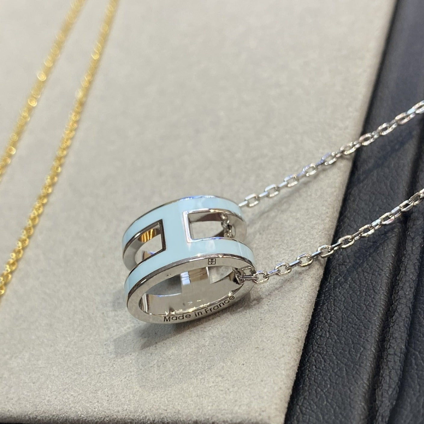 [⭐Glow]POP H LIGHT BLUE NECKLACE