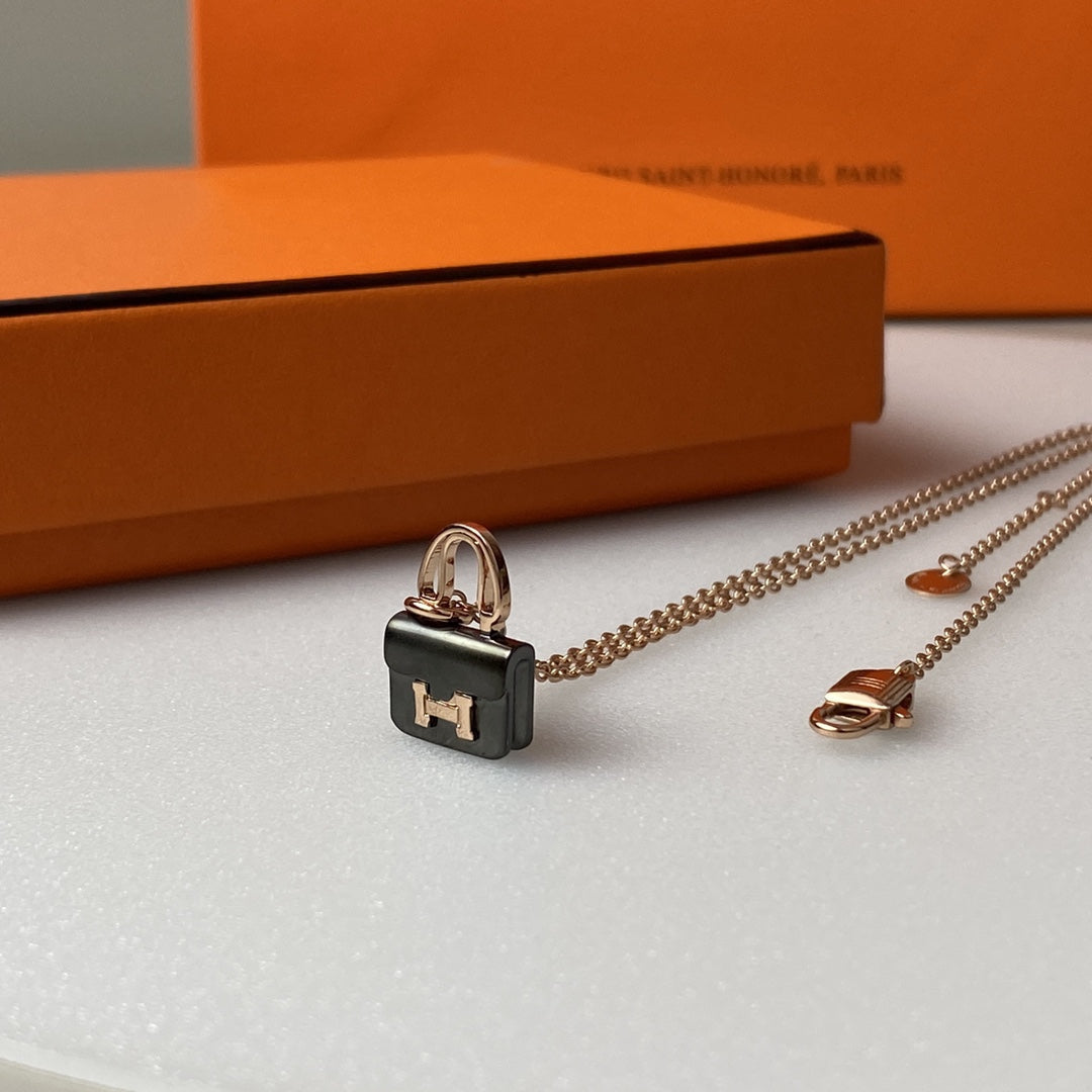 [⭐Glow]CONSTANCE BLACK PEDANT PINK GOLD NECKLACE
