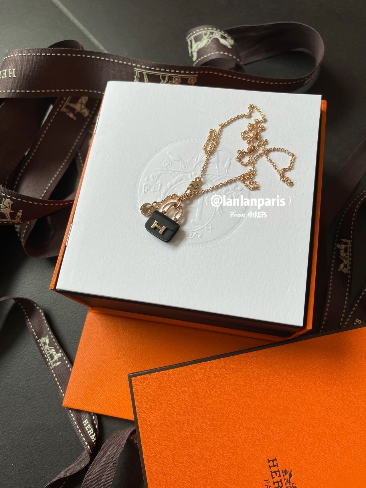 [⭐Glow]CONSTANCE BLACK PEDANT PINK GOLD NECKLACE