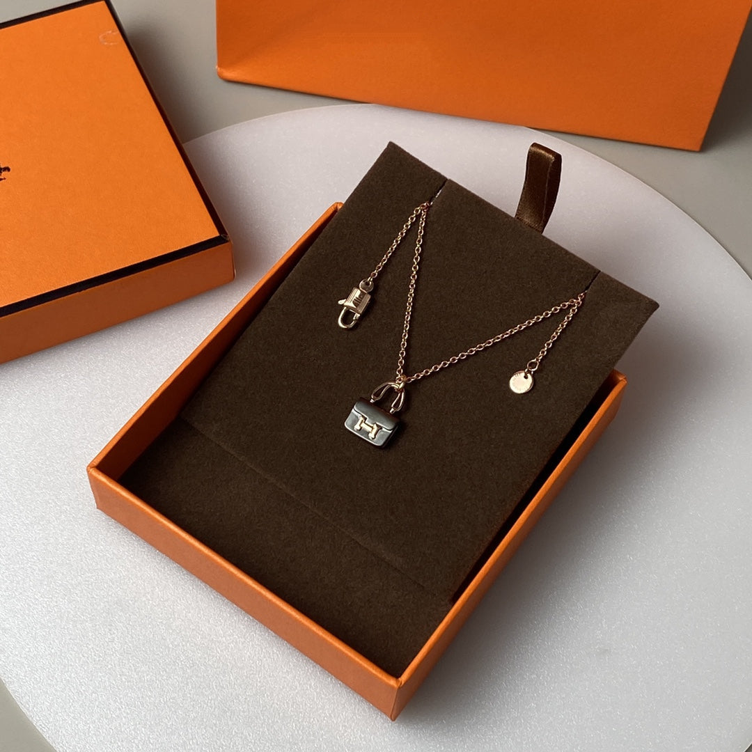 [⭐Glow]CONSTANCE BLACK PEDANT PINK GOLD NECKLACE