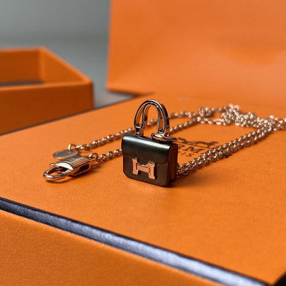 [⭐Glow]CONSTANCE BLACK PEDANT PINK GOLD NECKLACE