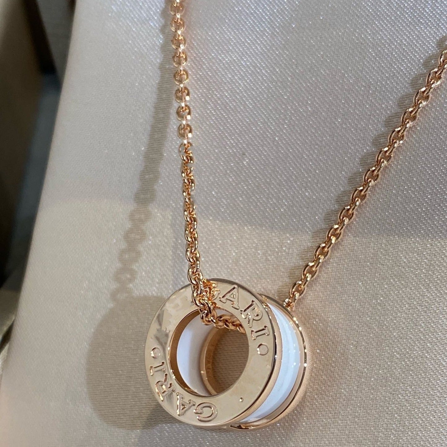 [⭐Glow]ZERO 1 WHITE CERAMIC PINK GOLD NECKLACE