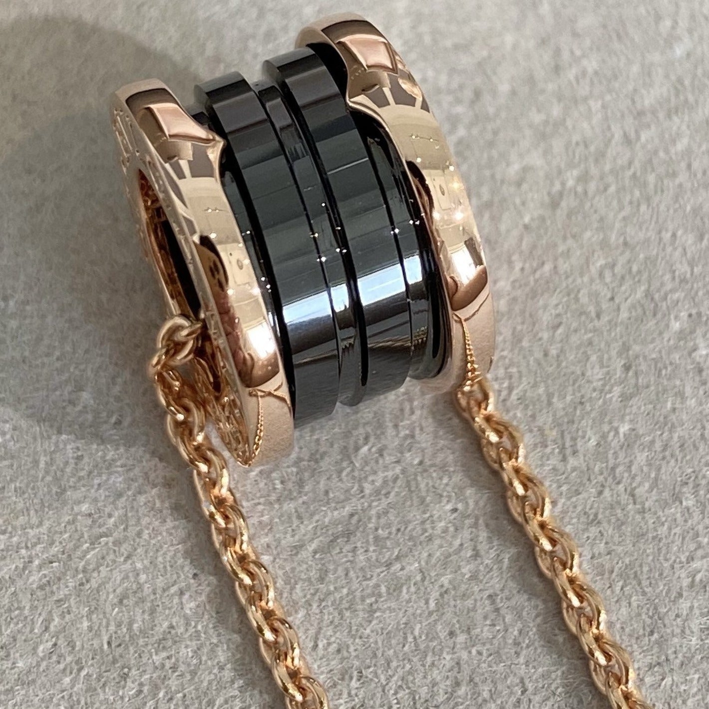 [⭐Glow]ZERO 1 BLACK CERAMIC PINK GOLD NECKLACE