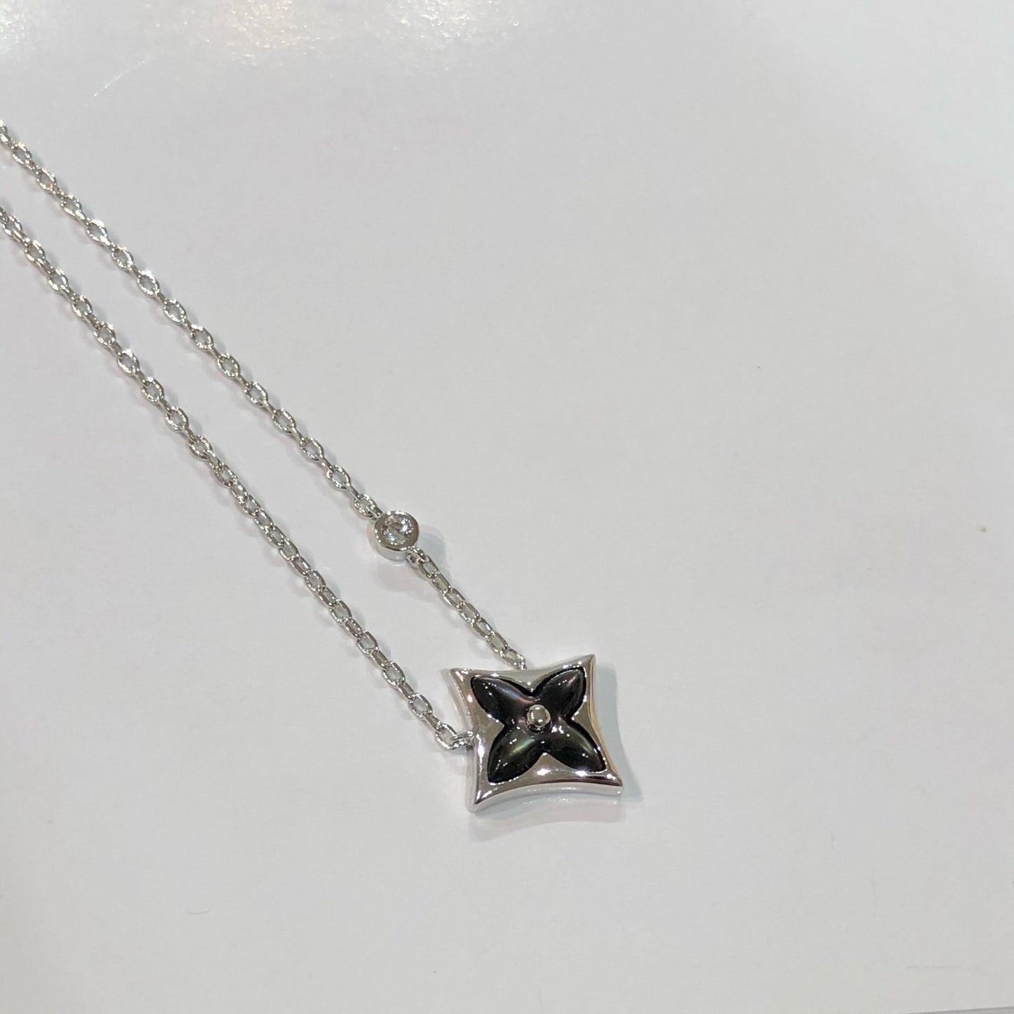 [⭐Glow]STAR BLACK MOP NECKLACE