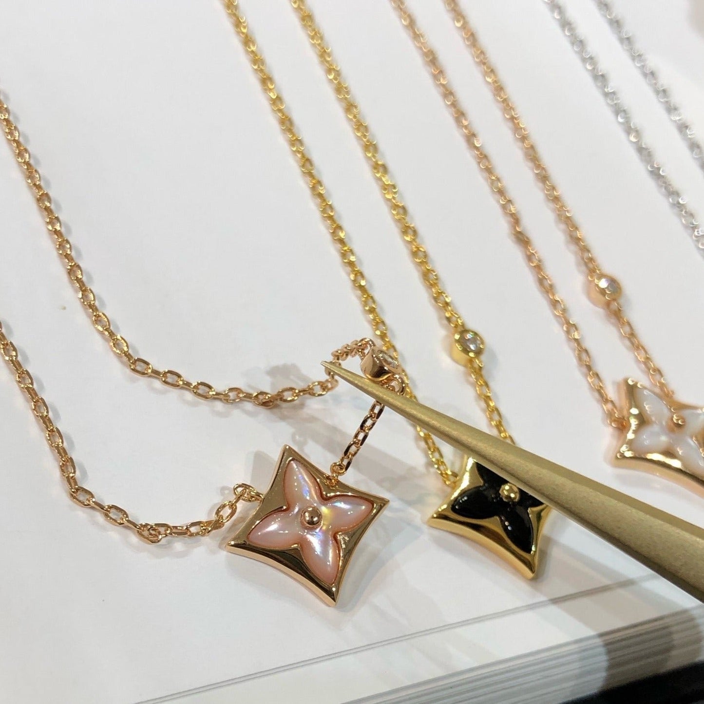 [⭐Glow]STAR BLACK MOP NECKLACE