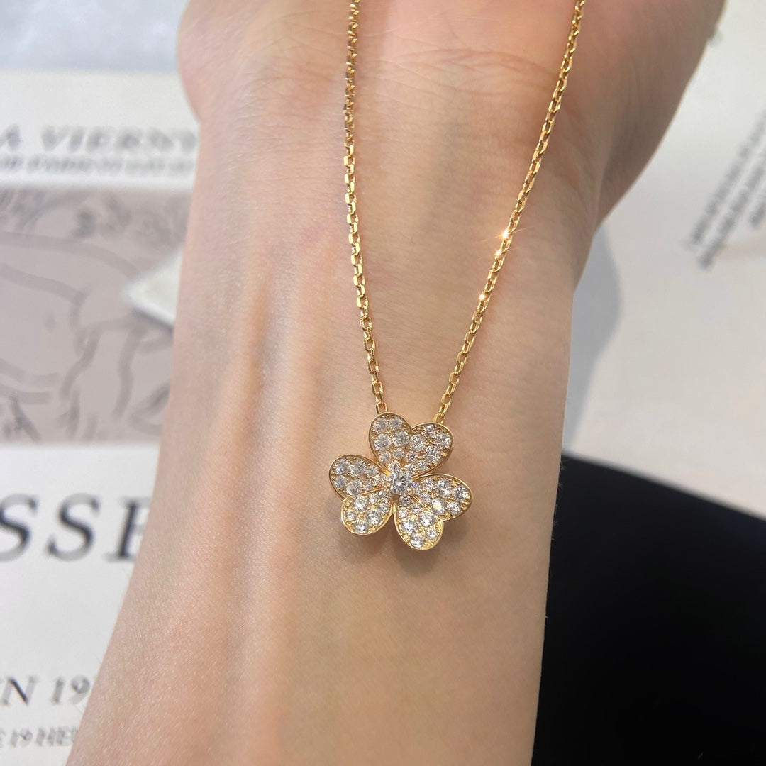 [⭐Glow]FLOWER DIAMOND NECKLACE