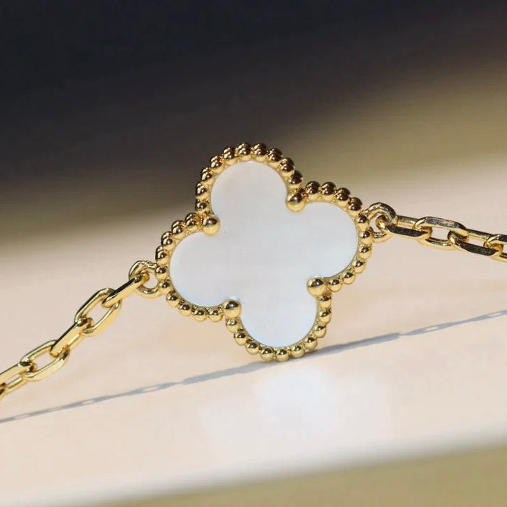 [⭐Glow]CLOVER 20 MOTIFS WHITE MOP NECKLACE