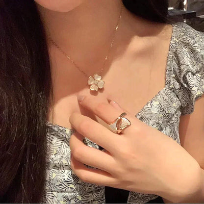 [⭐Glow]CLOVER MOP DIAMOND ROSE GOLD NECKLACE
