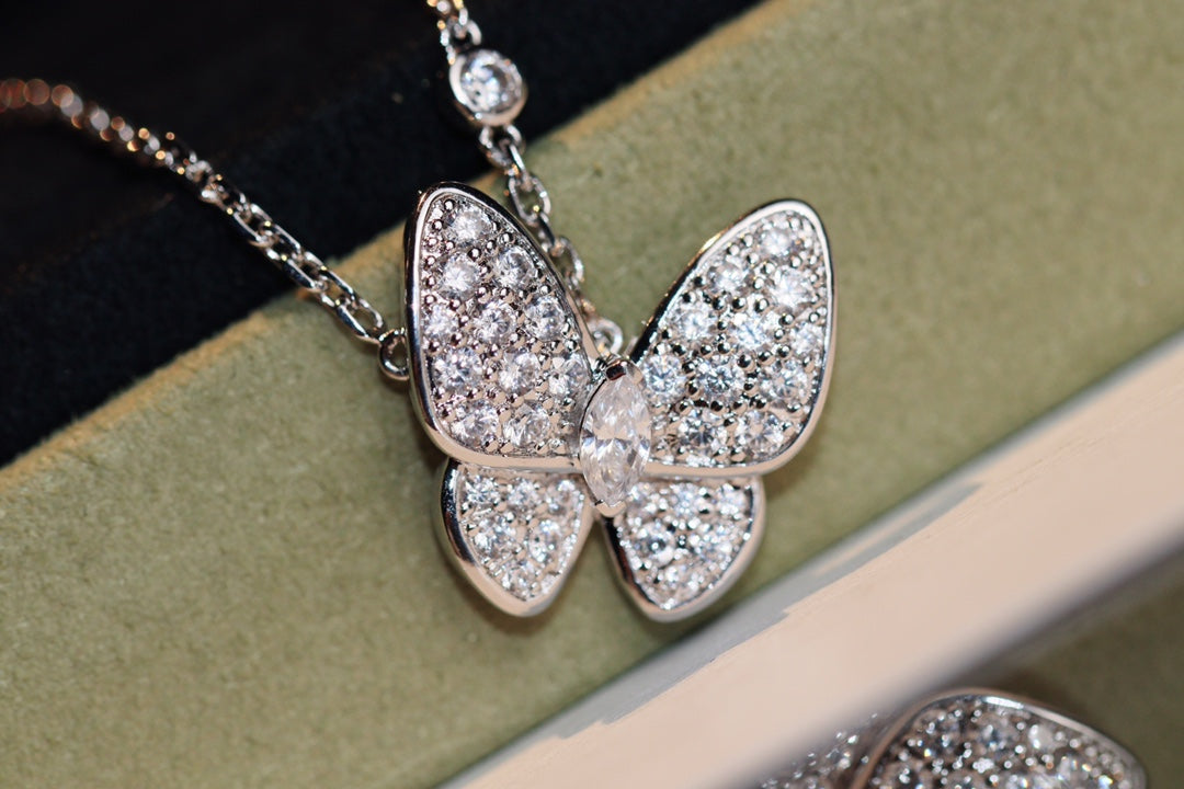 [⭐Glow]BUTTERFLY DIAMOND NECKLACE