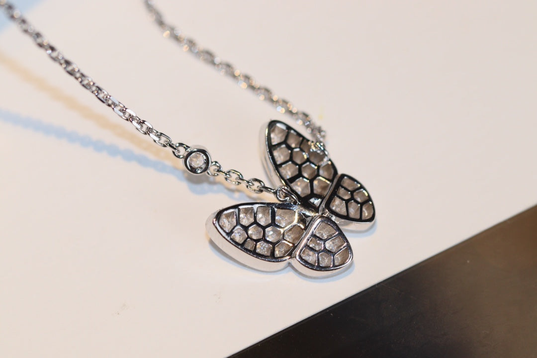 [⭐Glow]BUTTERFLY DIAMOND NECKLACE