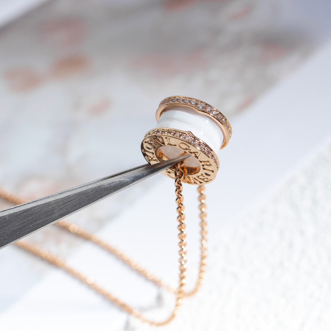 [⭐Glow]ZERO 1 WHITE CERAMIC PINK GOLD DIAMOND NECKLACE