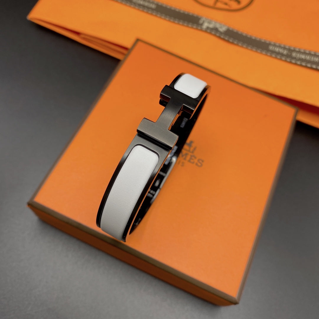 [⭐Glow]H BRACELET 12MM BLACK WHITE CERAMIC