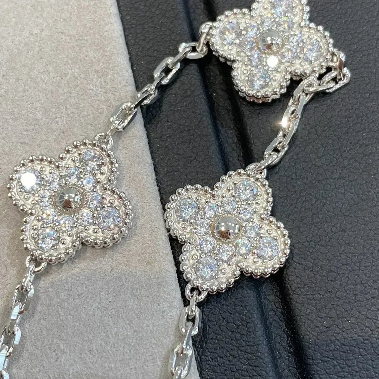 [⭐Glow] CLOVER 5 MOTIF FULL DIAMOND BRACELET COLLECTION