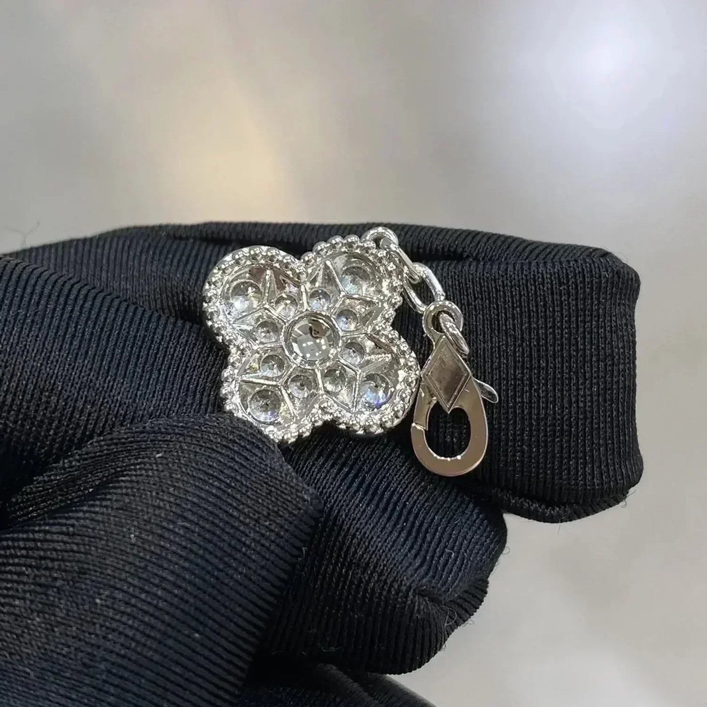 [⭐Glow] CLOVER 5 MOTIF FULL DIAMOND BRACELET COLLECTION